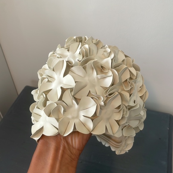 White Retro Petal Flower Rubber Swim Cap - Picture 11 of 11